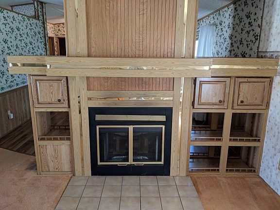 5th image of 372 Crestwood Dr