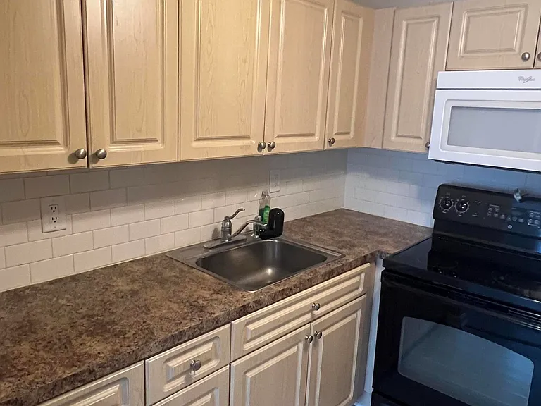 173 Waltham E #173-H — Photo 2