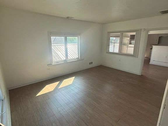 5th image of 3423 Maple St