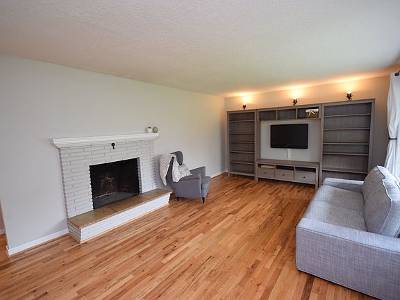 2nd image of 9715 SW North Dakota St