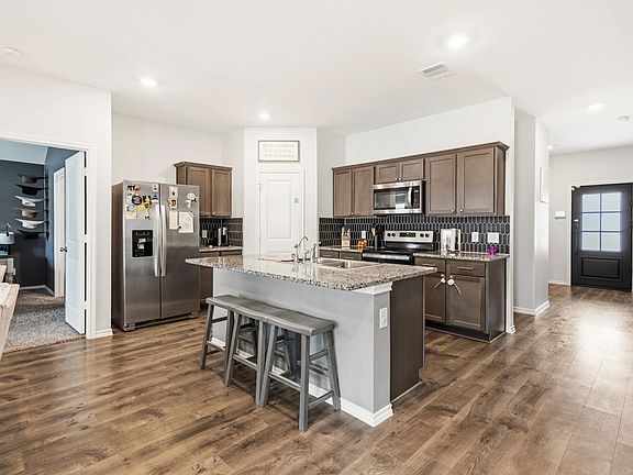 4th image of 2222 Kingfisher St