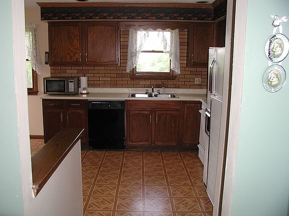 Oak Cabinets/Double sink
