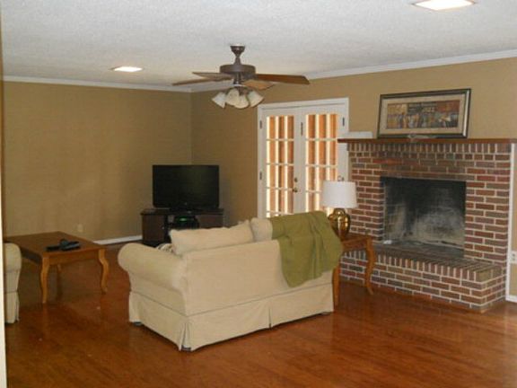 3rd image of 101 Fairway Dr
