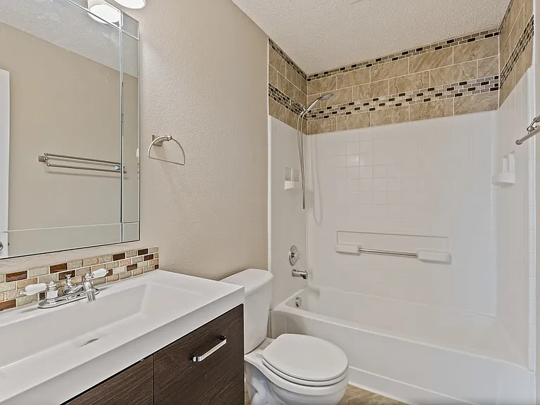 4717 Waterford Dr — Photo 4