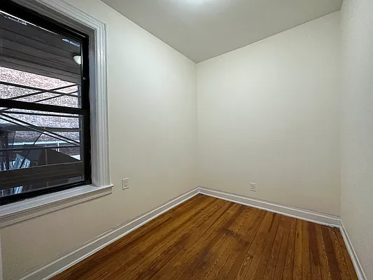 Rented by City Connections Realty | media 4