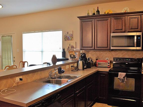 5th image of 176 Castleridge Dr