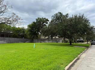 136 White Dr, Bellaire, TX 77401