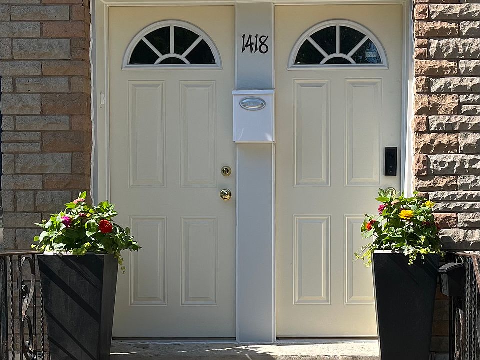 Entrance to building - 2nd floor door on the left.