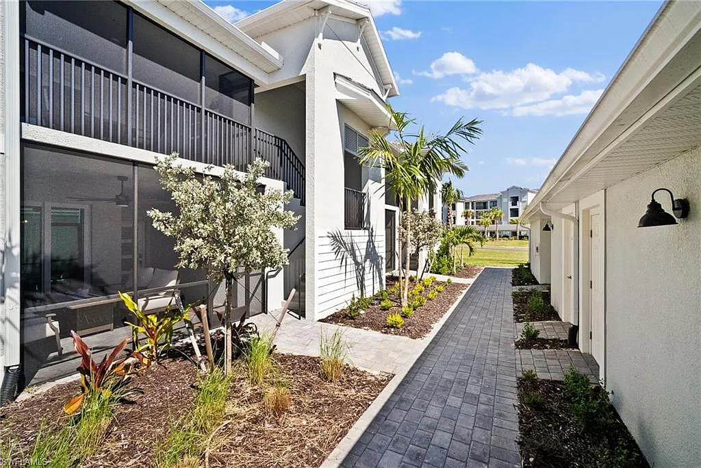 2 bed, 2.0 bath, 1355 sqft, $5,000 — Photo 1