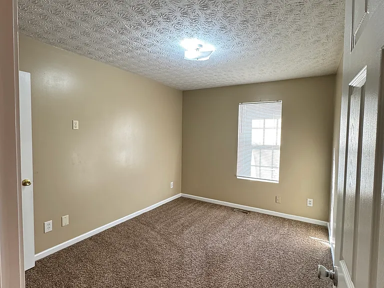 5869 Strathmoor Manor Cir — Photo 10
