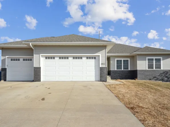 4853 Yellowstone Dr, Waterloo, IA 50701