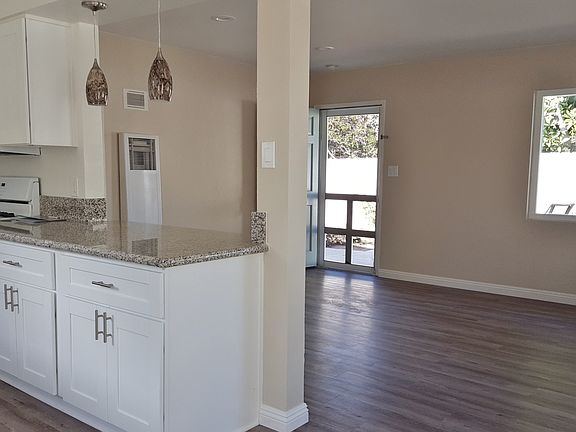 5th image of 1019 Hornblend St