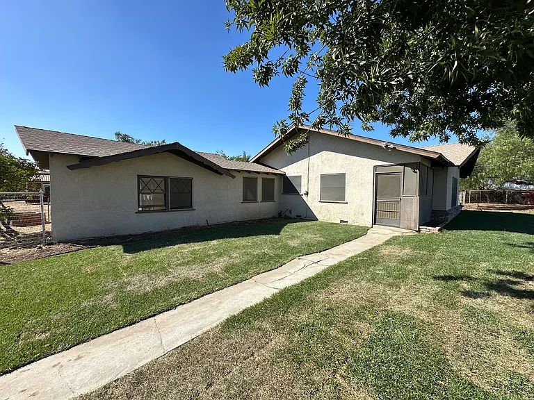 14330 Bon View Ave — Photo 2