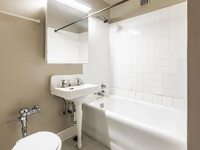 5540 S Hyde Park Blvd — Photo 9