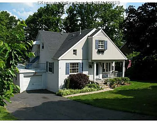 853 Sherwood Rd photo 1