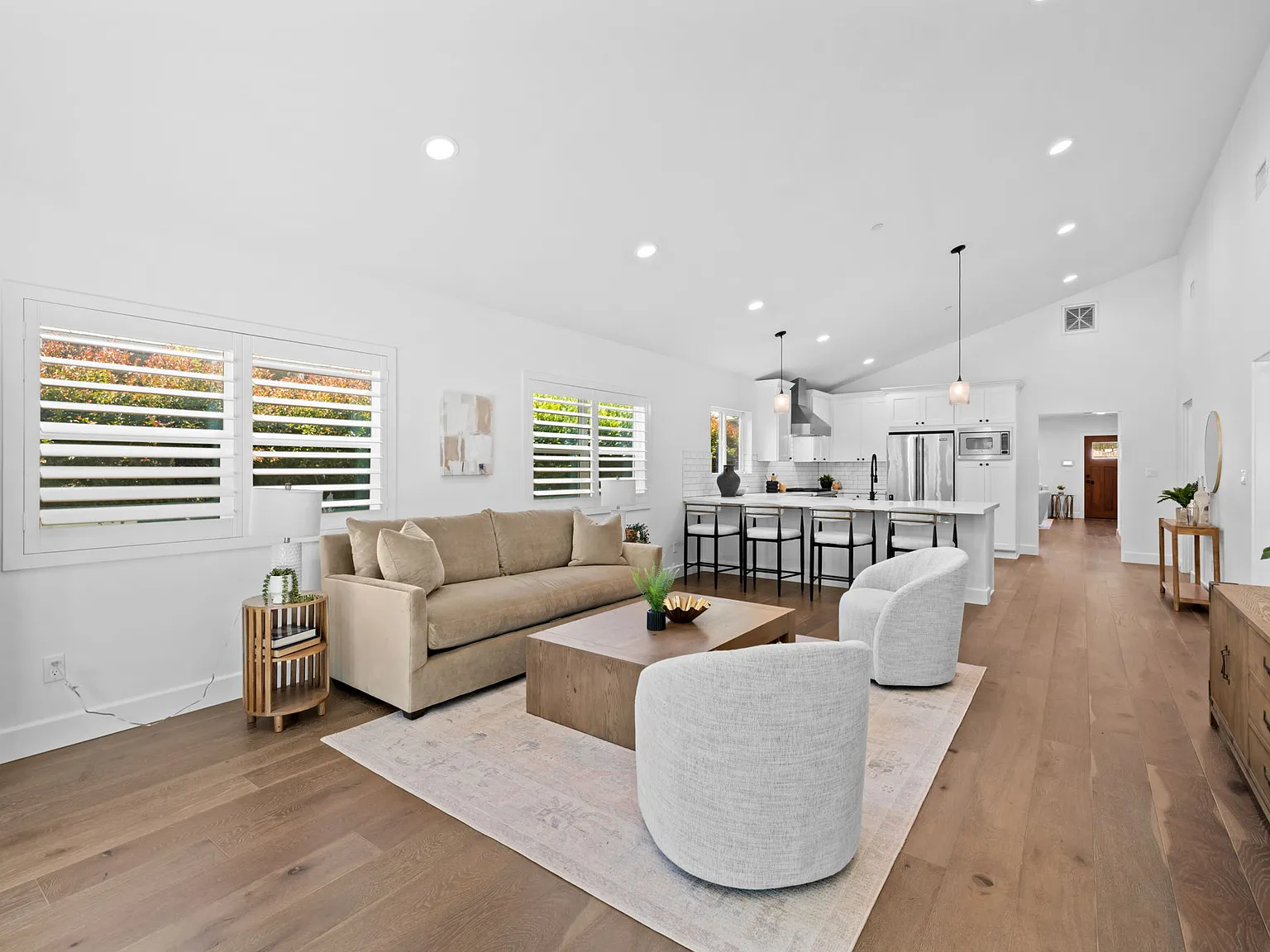 4 bed, 2435 sqft, $8,500 — Photo 4
