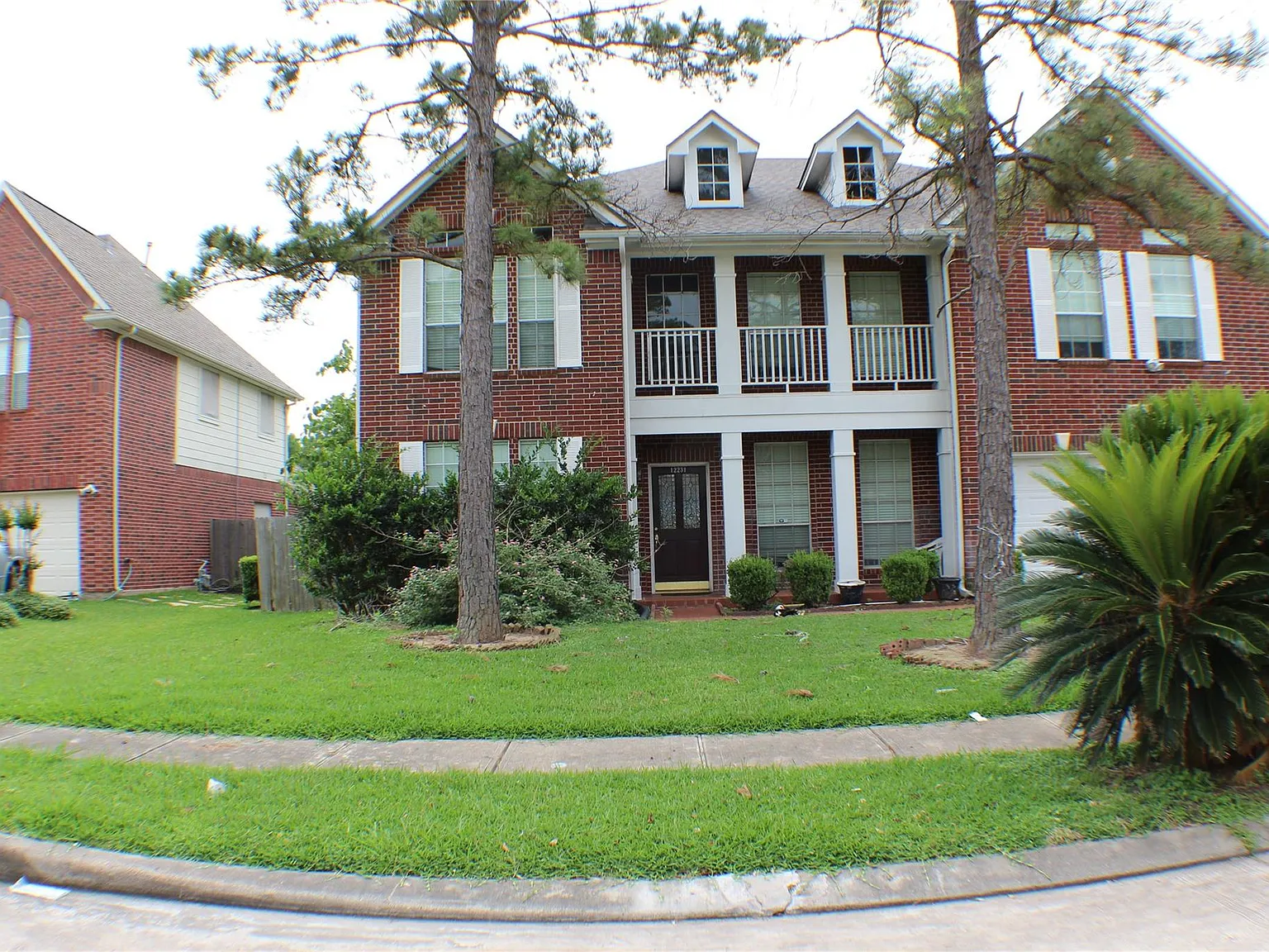 5 bed, 3.5 bath, 4582 sqft, $3,400 — Photo 2