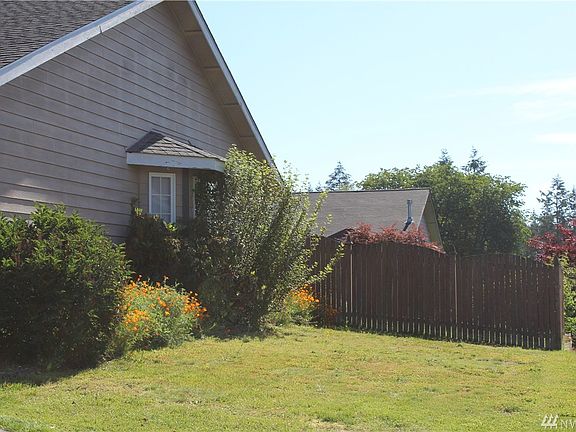 3rd image of 1615 129th Dr NE