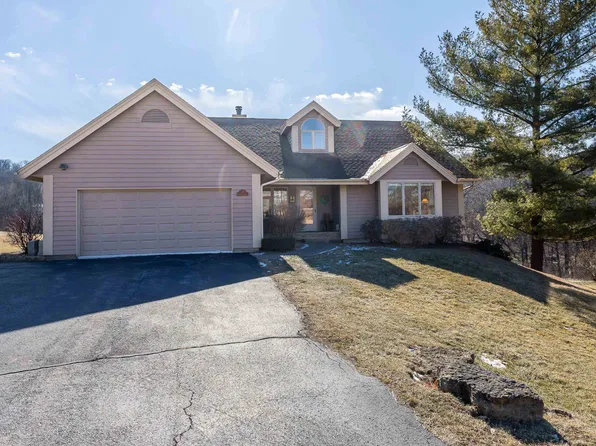 17 Wedgewood Dr, Galena, IL 61036