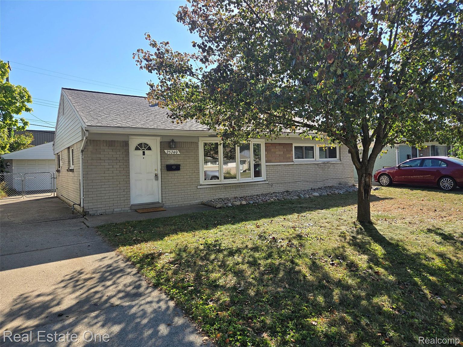 25740 Miracle Dr, Madison Heights, MI 48071 | Zillow