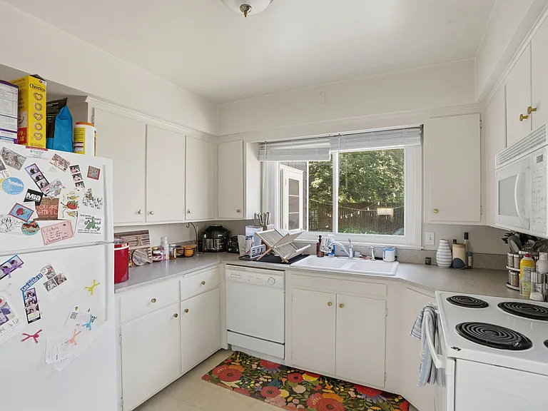 321 McLean St — Photo 23