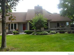 4730 Pine Eagles Dr, Brighton, MI