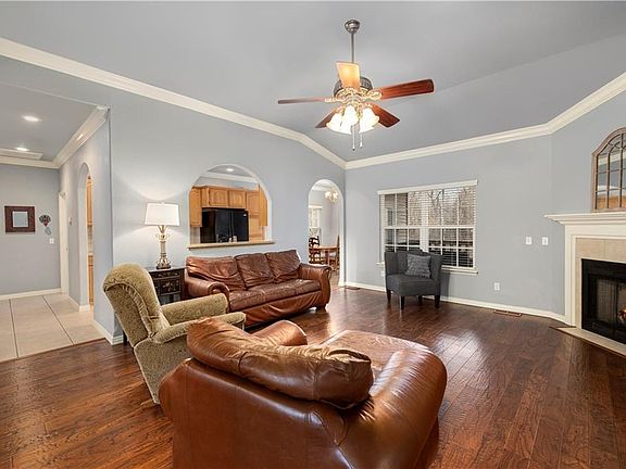 3rd image of 5 Whitby Ln