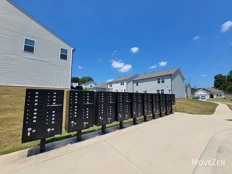 808 Falls Grove Trl — Photo 37