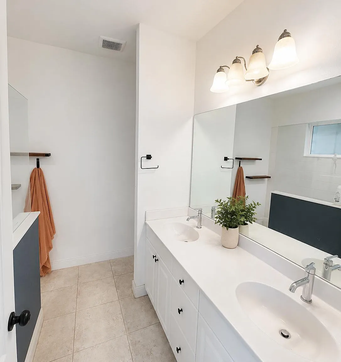 3 bed, 1.0 bath, 1744 sqft, $1,997 — Photo 4