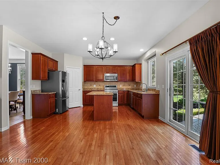 1248 Lasalle Rd — Photo 29