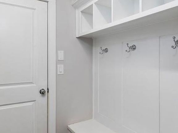 2nd image of 3801 Oxford Cir