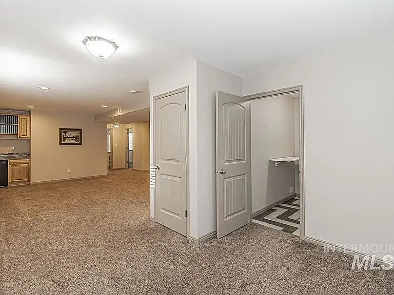 2221 S Frontier Dr — Photo 32