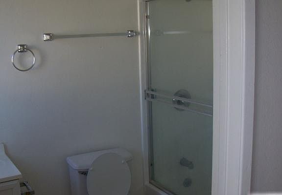 2nd image of 843 S Ardmore Ave APT 104
