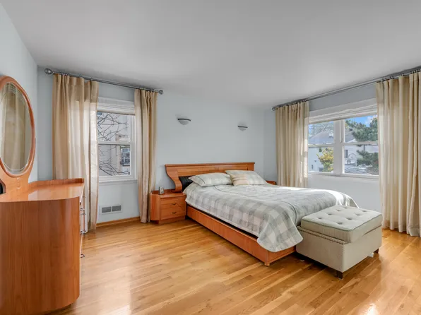 389 Mayfair Drive South image 11 of 17