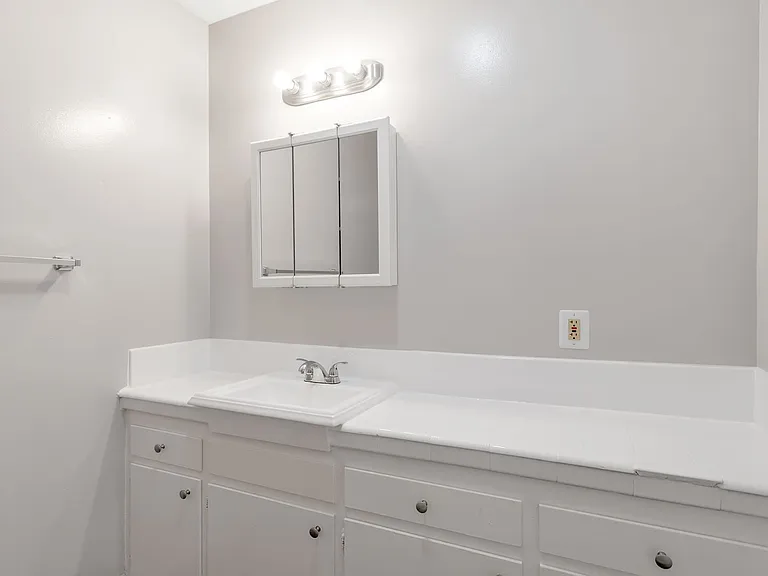 Redstone Apartments — Photo 24