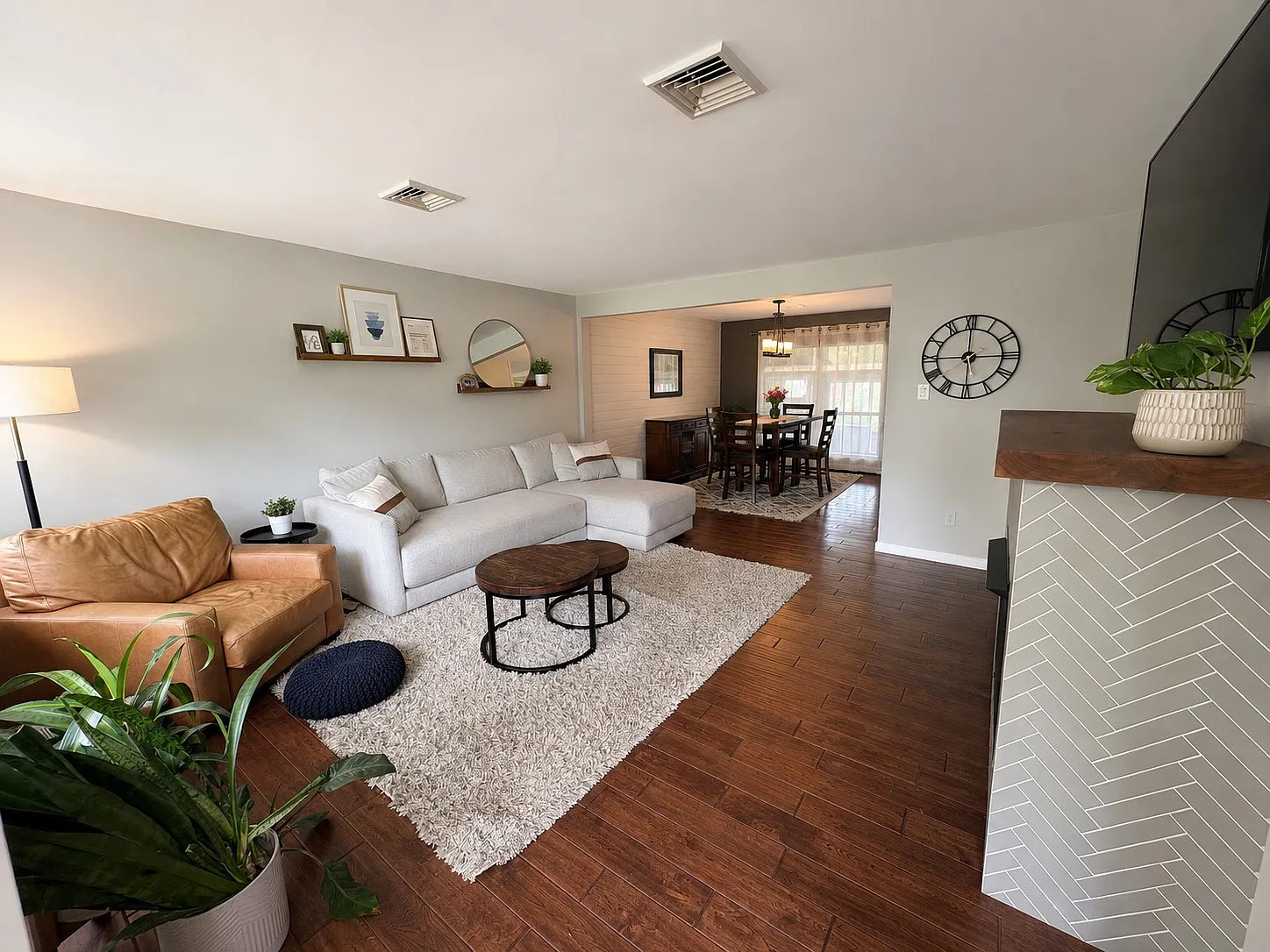 3 bed, 1369 sqft, $3,800 — Photo 2