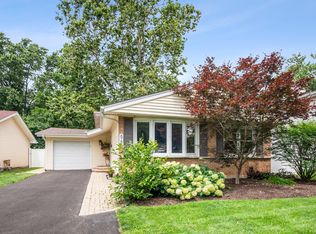 678 Sheehan Ave, Glen Ellyn, IL 60137