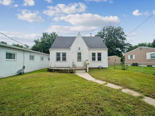 2215 Falls Ave, Waterloo, IA 50701