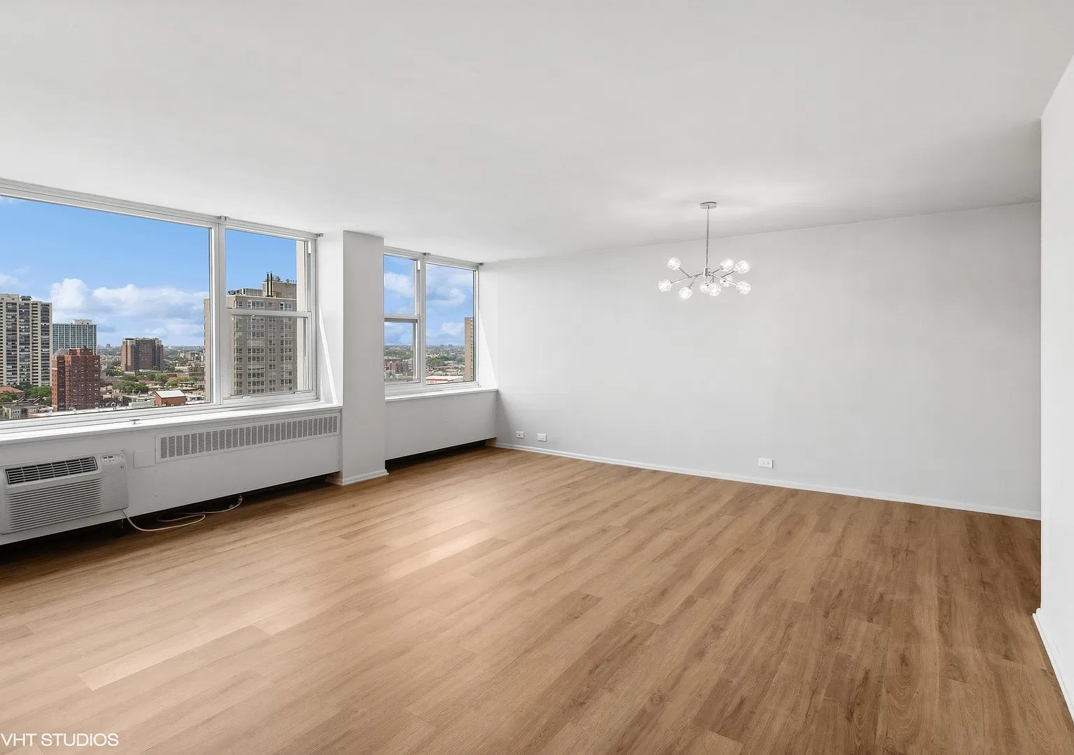 Studio, 700 sqft, $2,100 — Photo 2