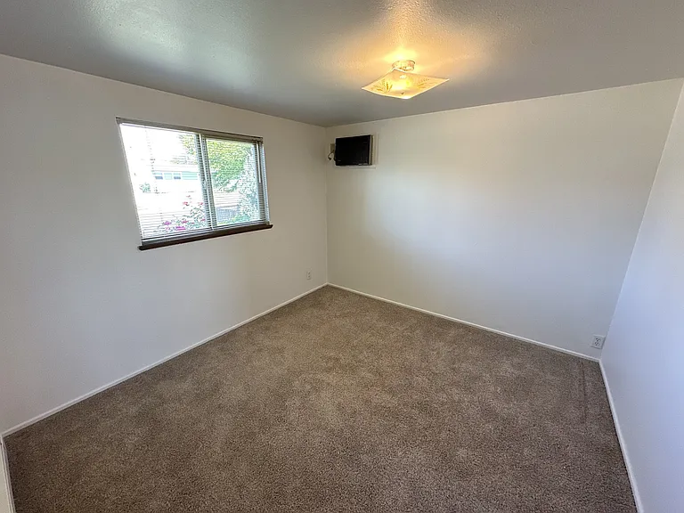 810 Wright Ave — Photo 12