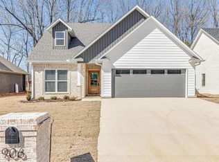 906 Summit Ridge Dr, Paragould, AR 72450