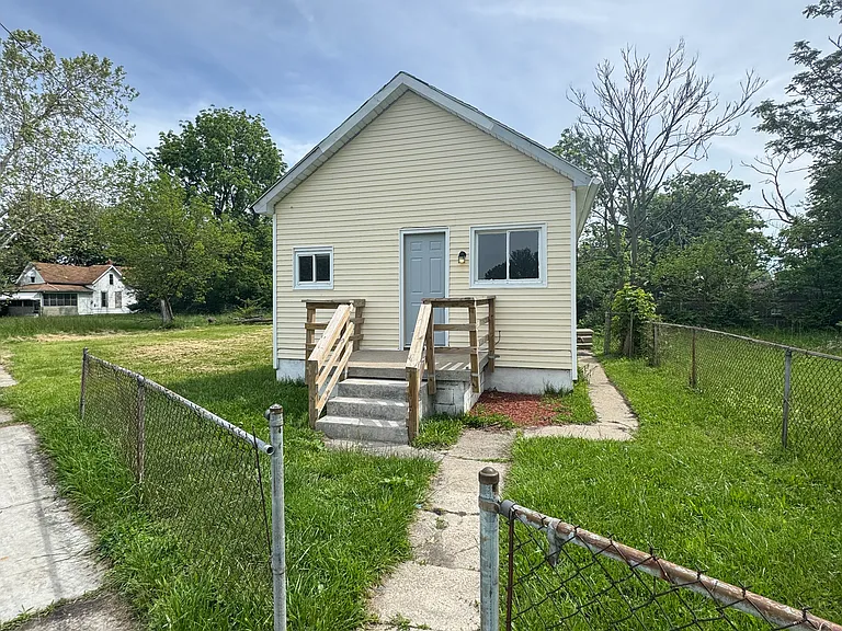 223 Charles St — Photo 1
