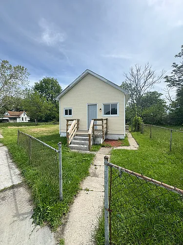 223 Charles St Photo 1