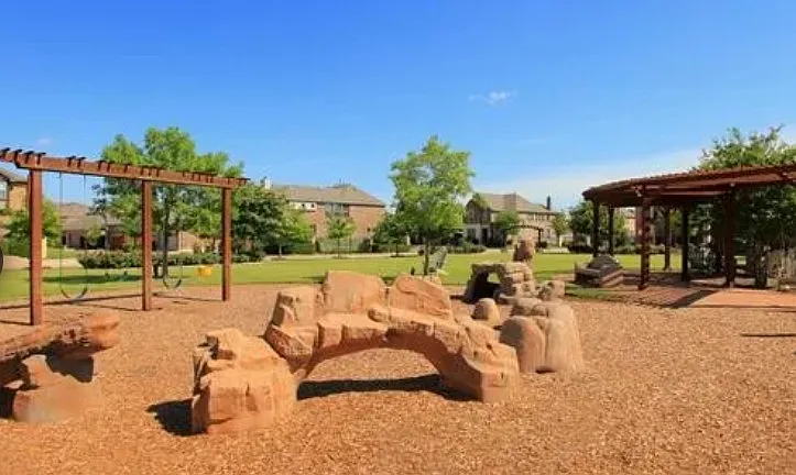 4311 Fall Blossom Dr — Photo 20