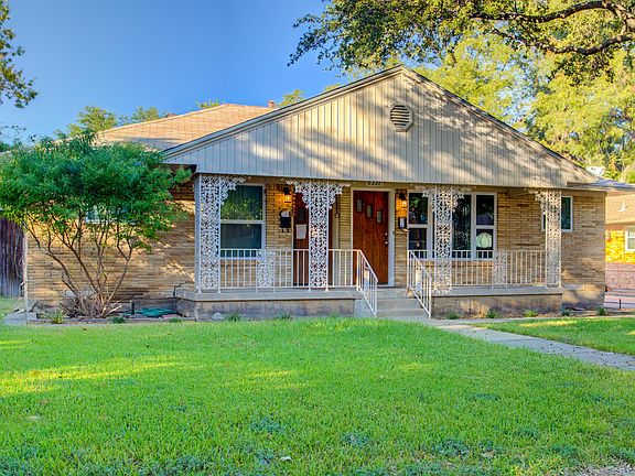 Duplex with available side on the right.