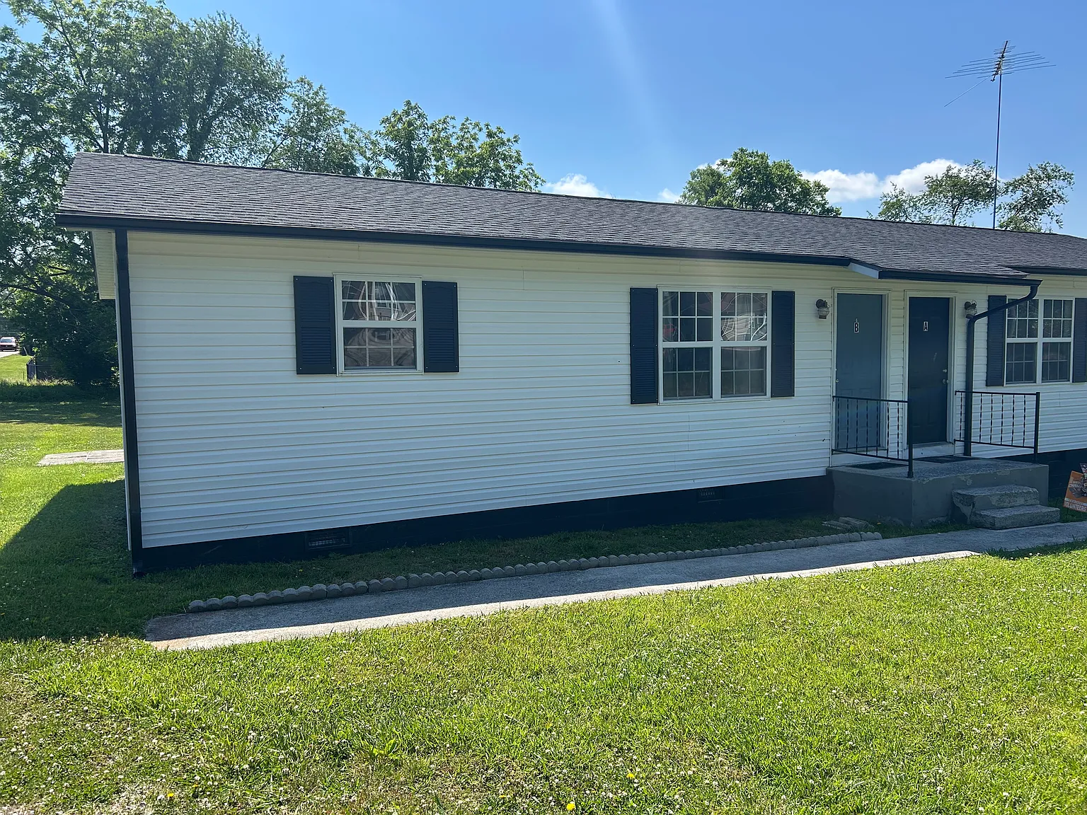 2 bed, 720 sqft, $1,200 — Photo 1