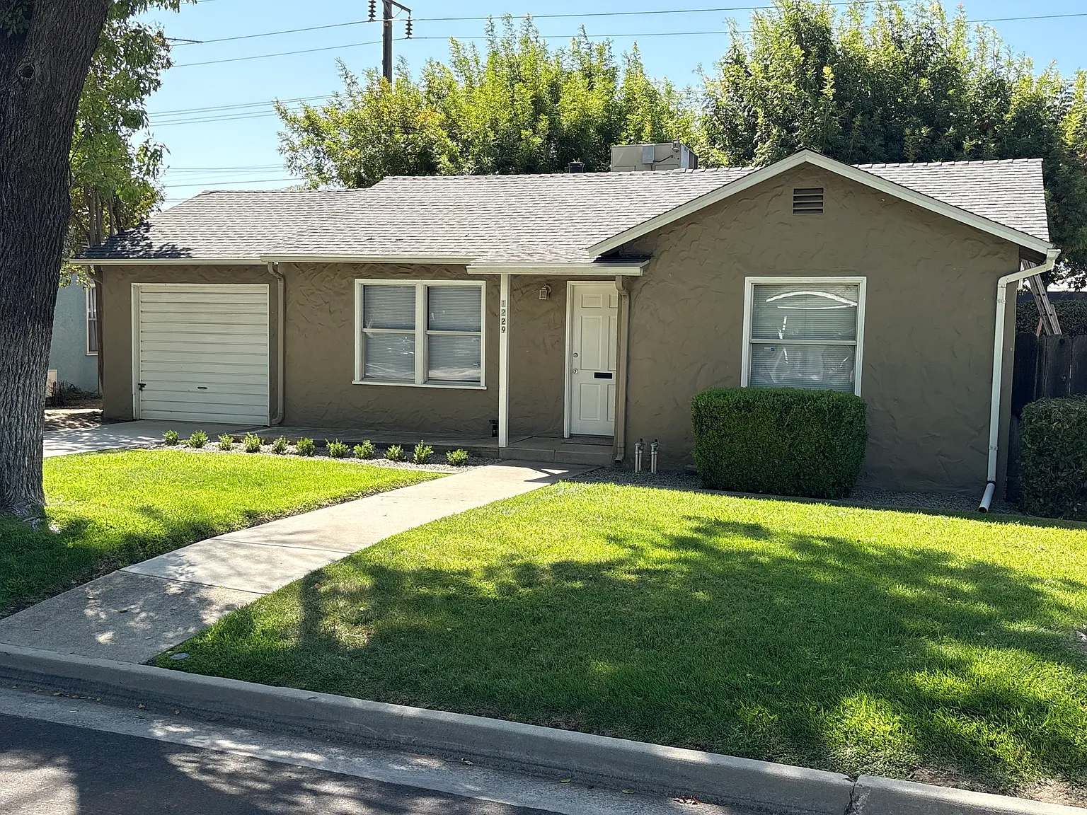 2 bed, 760 sqft, $2,000 — Photo 1