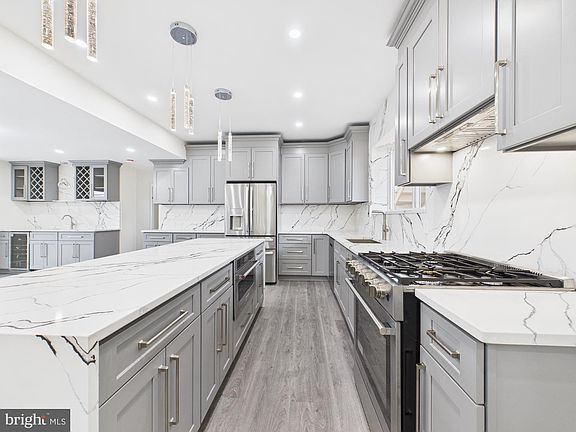 3rd image of 820 E Oldtown Rd