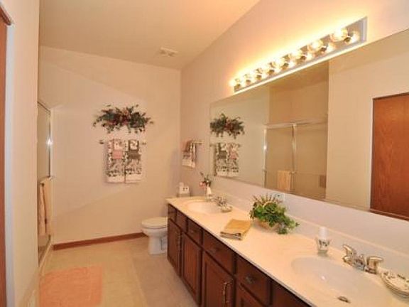 3rd image of 429 Woodhill Dr