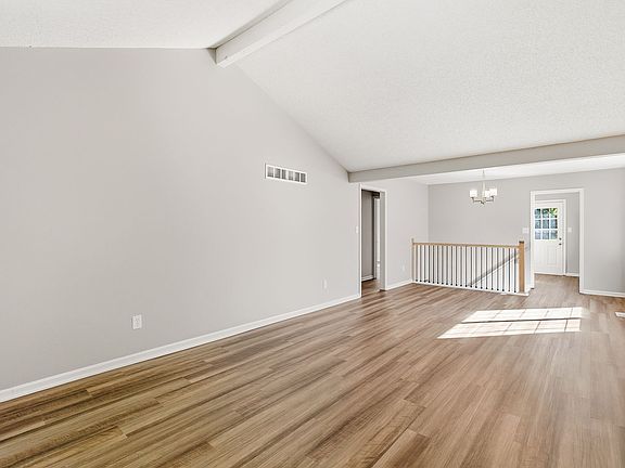 4th image of 20 NW Lakeview Blvd APT B
